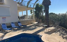 Villa Neyla Four Bedroom Coral Bay Beach Front