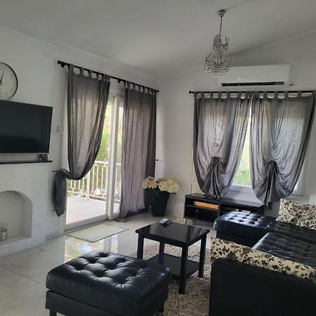 Villa Neyla Four Bedroom Coral Bay Beach Front Zewnętrze zdjęcie