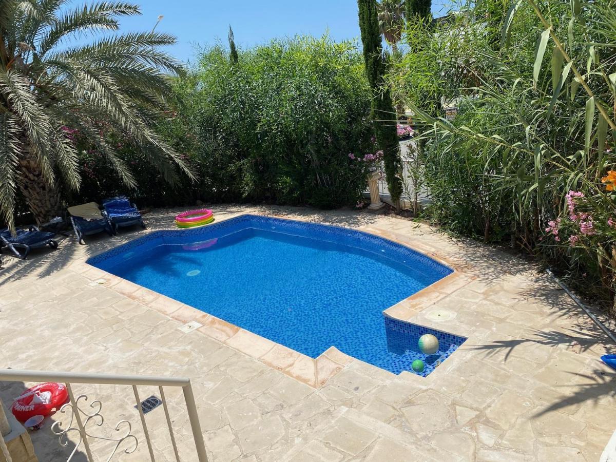 Villa Neyla Four Bedroom Coral Bay Beach Front Zewnętrze zdjęcie