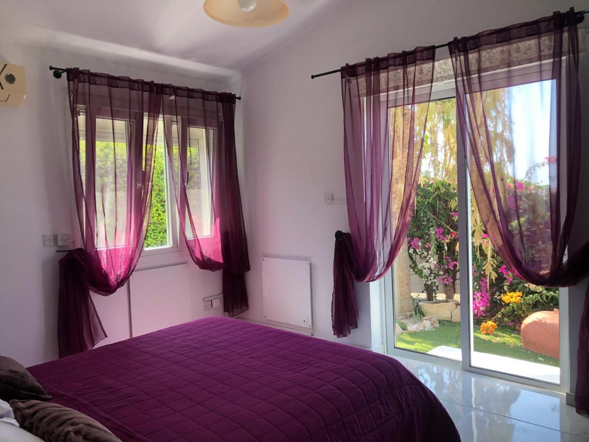 Villa Neyla Four Bedroom Coral Bay Beach Front Zewnętrze zdjęcie