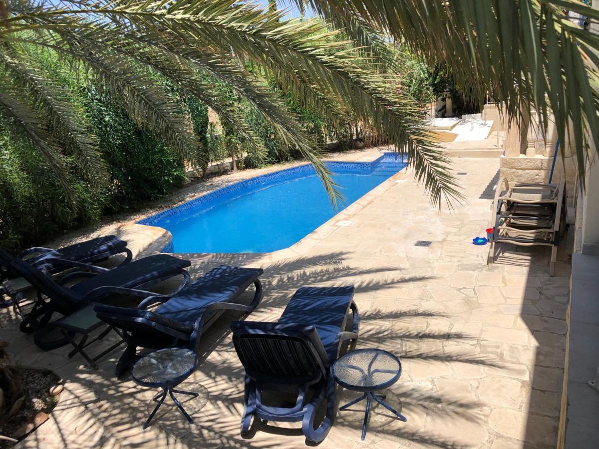 Villa Neyla Four Bedroom Coral Bay Beach Front Zewnętrze zdjęcie