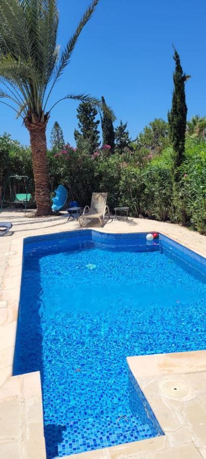 Villa Neyla Four Bedroom Coral Bay Beach Front Zewnętrze zdjęcie