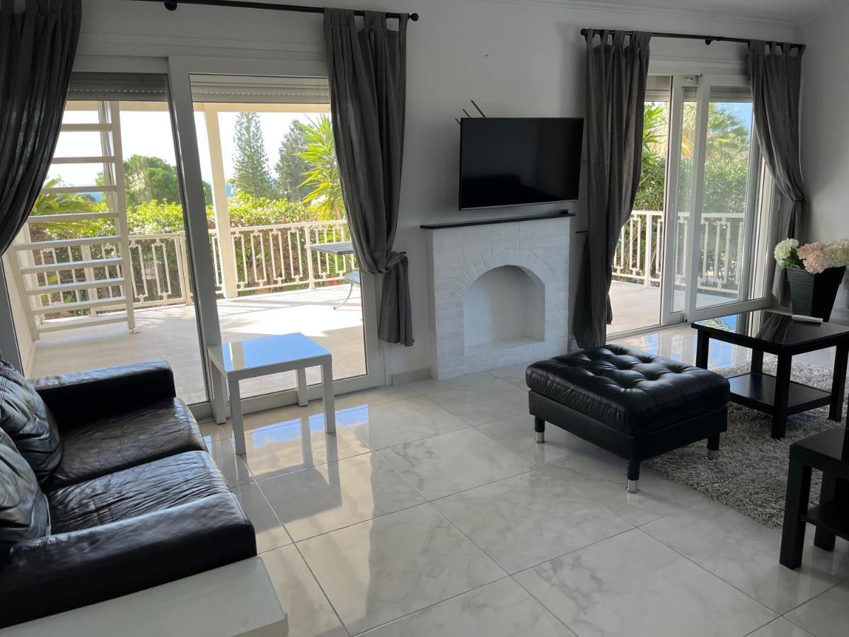 Villa Neyla Four Bedroom Coral Bay Beach Front Zewnętrze zdjęcie