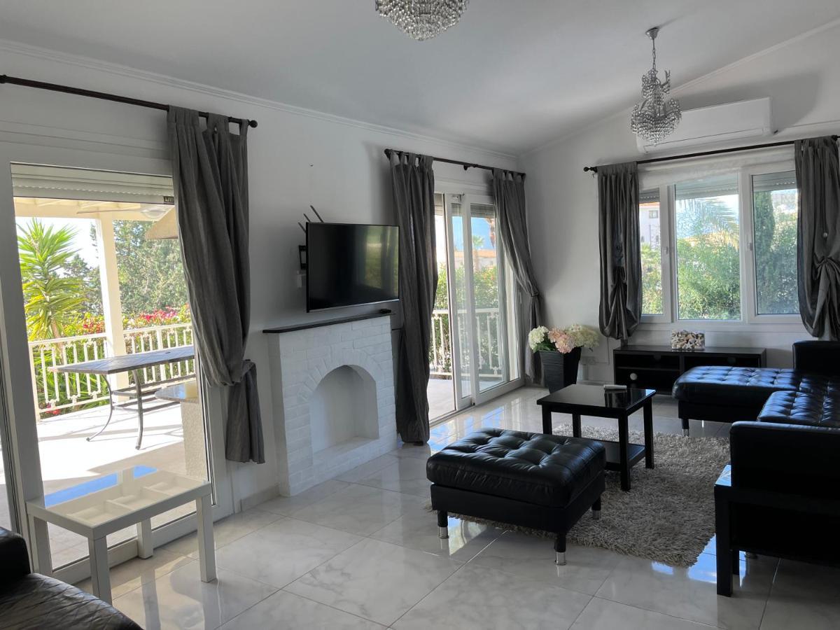Villa Neyla Four Bedroom Coral Bay Beach Front Zewnętrze zdjęcie